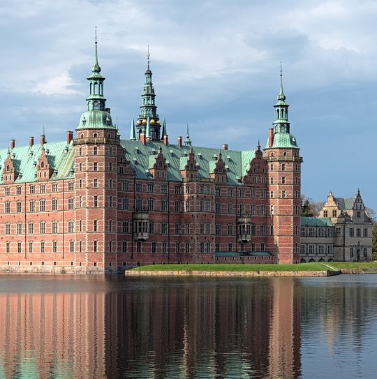 Guided tours to Frederiksborg Castle by Guide in Copenhagen